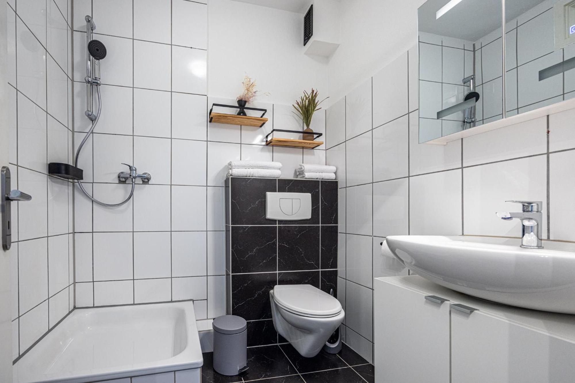 Have-A-Nice-Stay - Nahe Bahnhof Ahrensburg - 20 Minuten Nach Hamburg - Trotzdem Ruhig Gelegen - 6 Minuten Zu Fuss Ins Zentrum Ahrensburg - Modern Eingerichtet エクステリア 写真